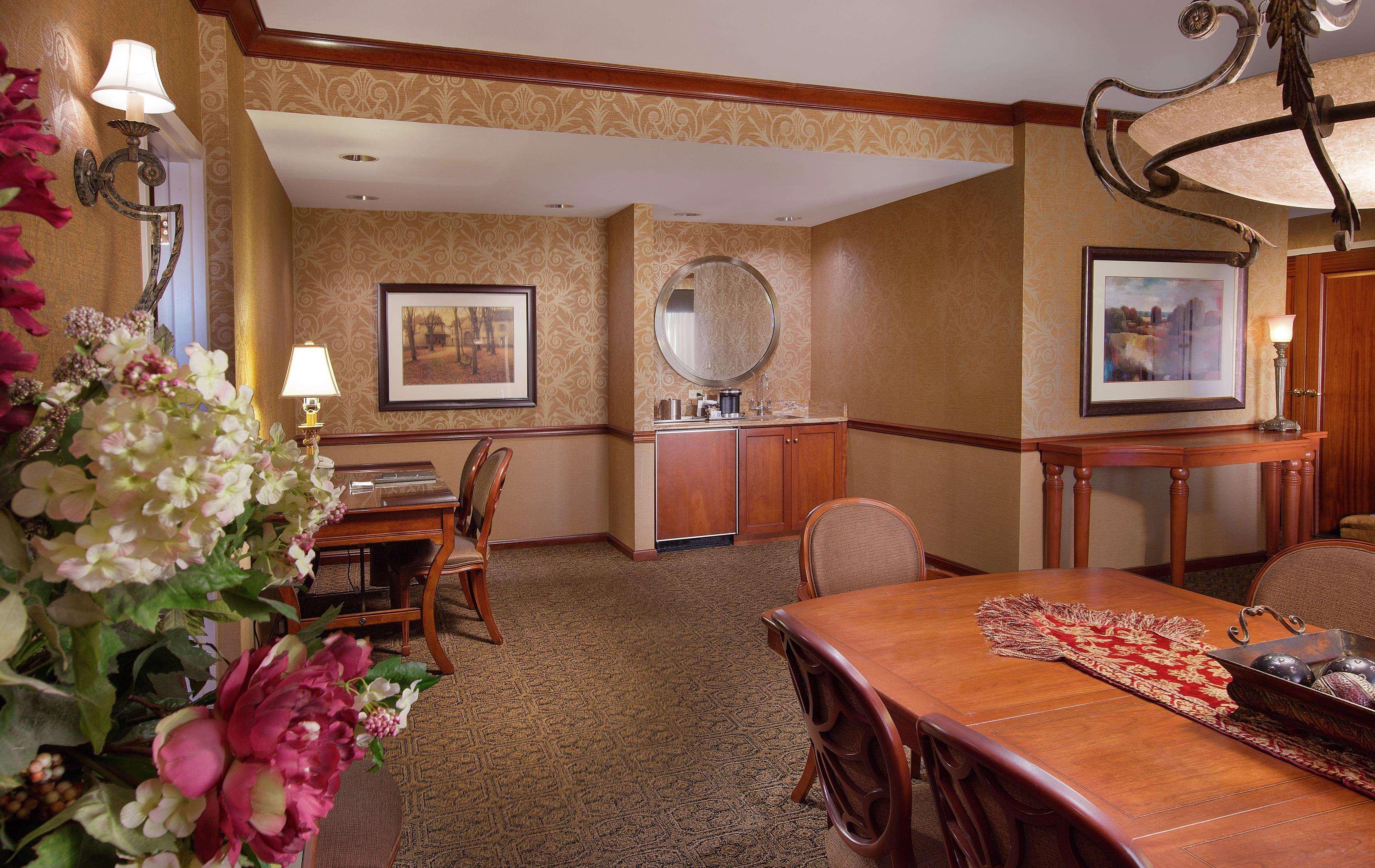 Doubletree By Hilton Lisle Naperville Exterior photo
